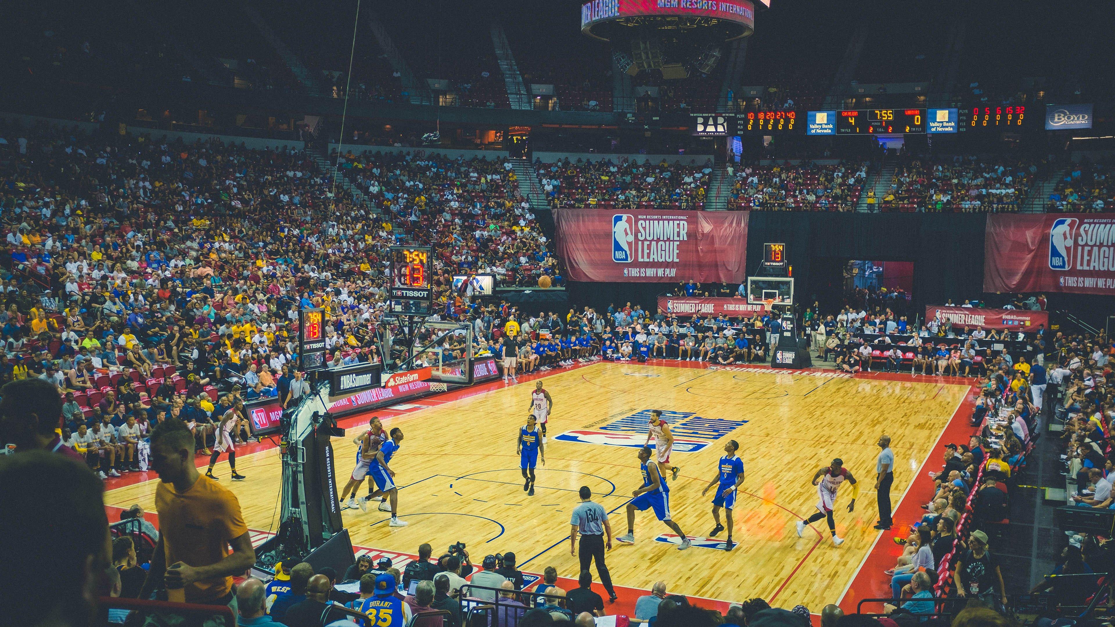 足协重拳整治赛场秩序 广州队与大连英博冲突事件引发严厉处罚决定