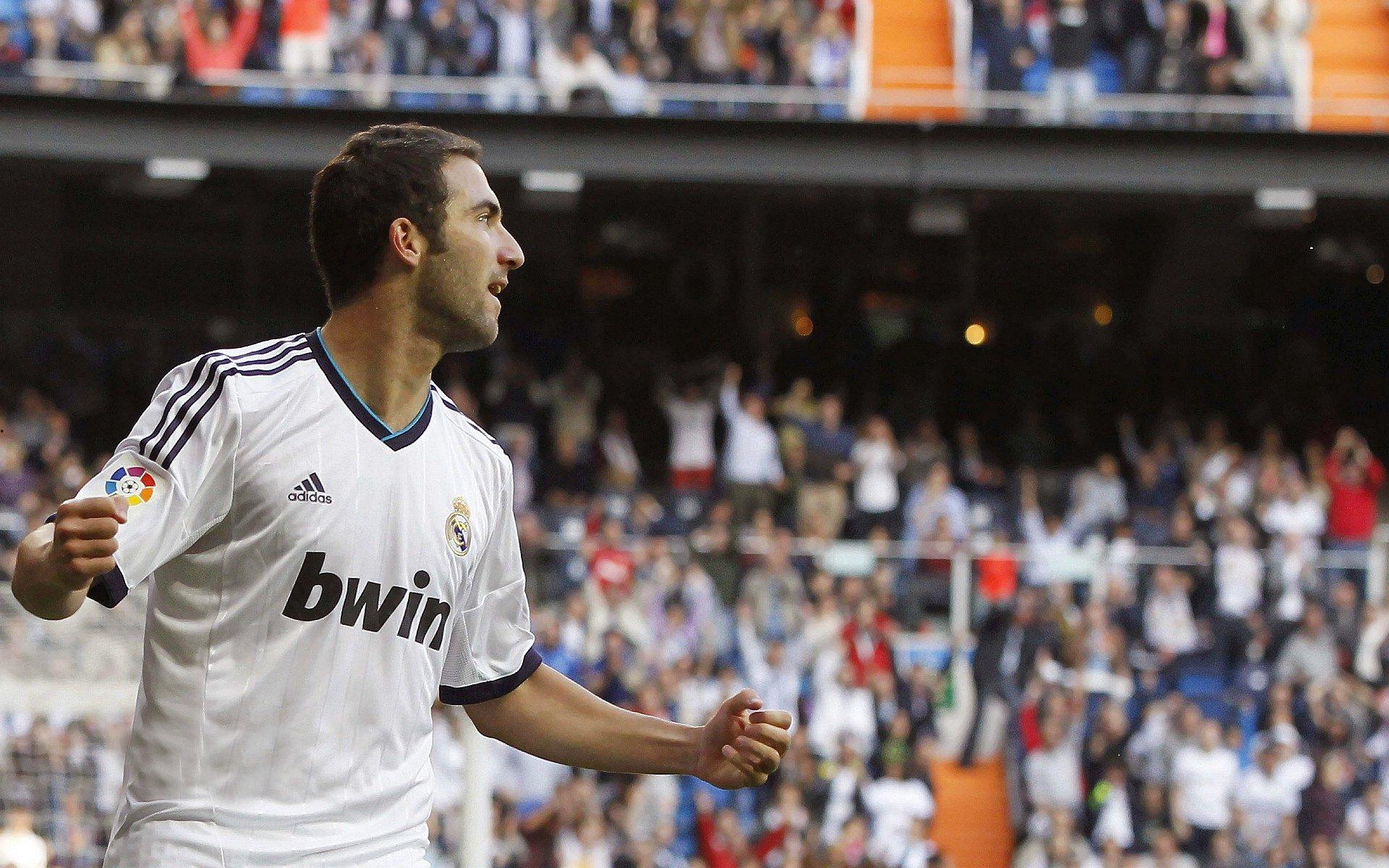 新星弗拉格闪耀夏季联赛，老将汤普森赠花致敬传承佳话