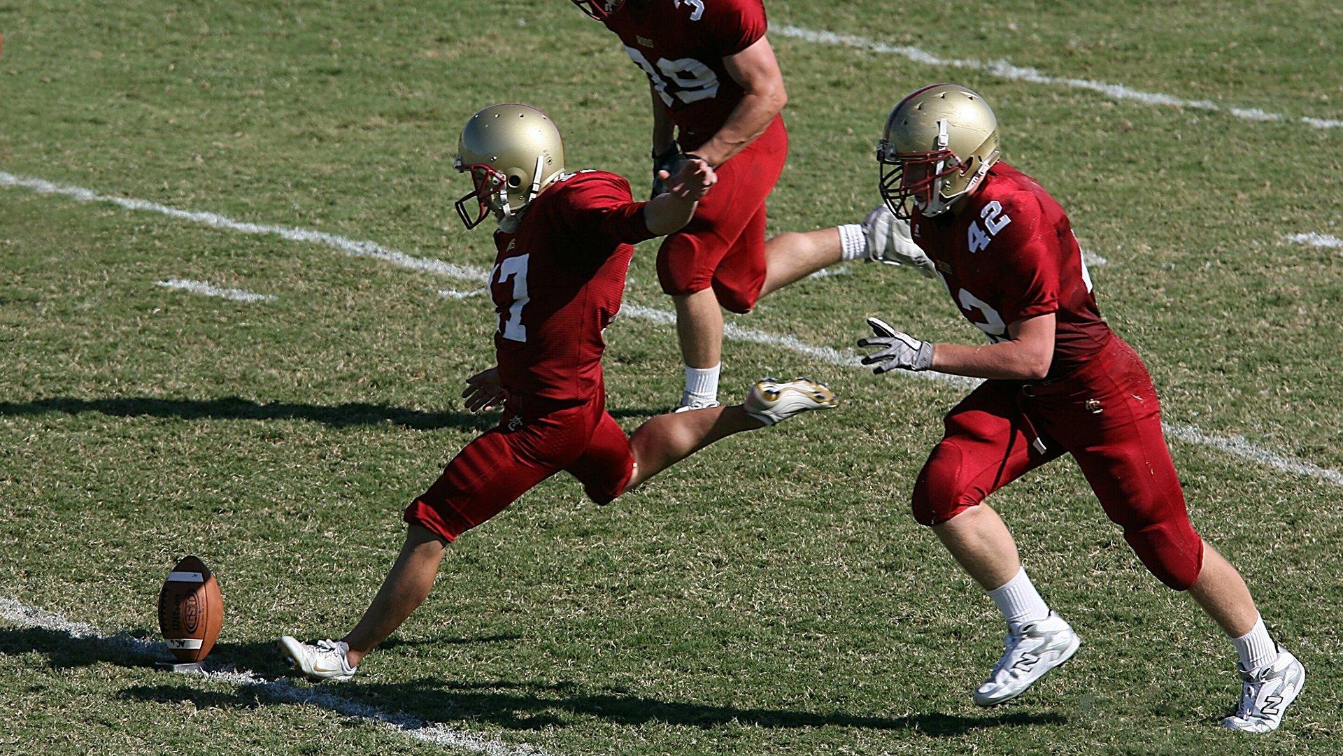 科技裁定再掀波澜!塞梅尼奥灵光脚后跟破门被判无效,哈兰德越位干扰引争议
